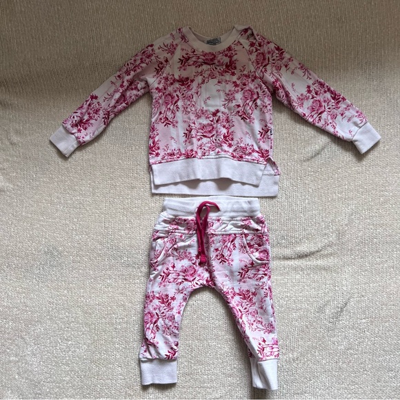 Bums & Roses Jogger Set - Picture 4 of 6